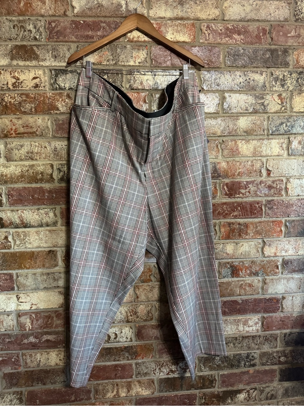 Ava & Viv Plaid Ankle Cropped Pants in Gray with Red Accents